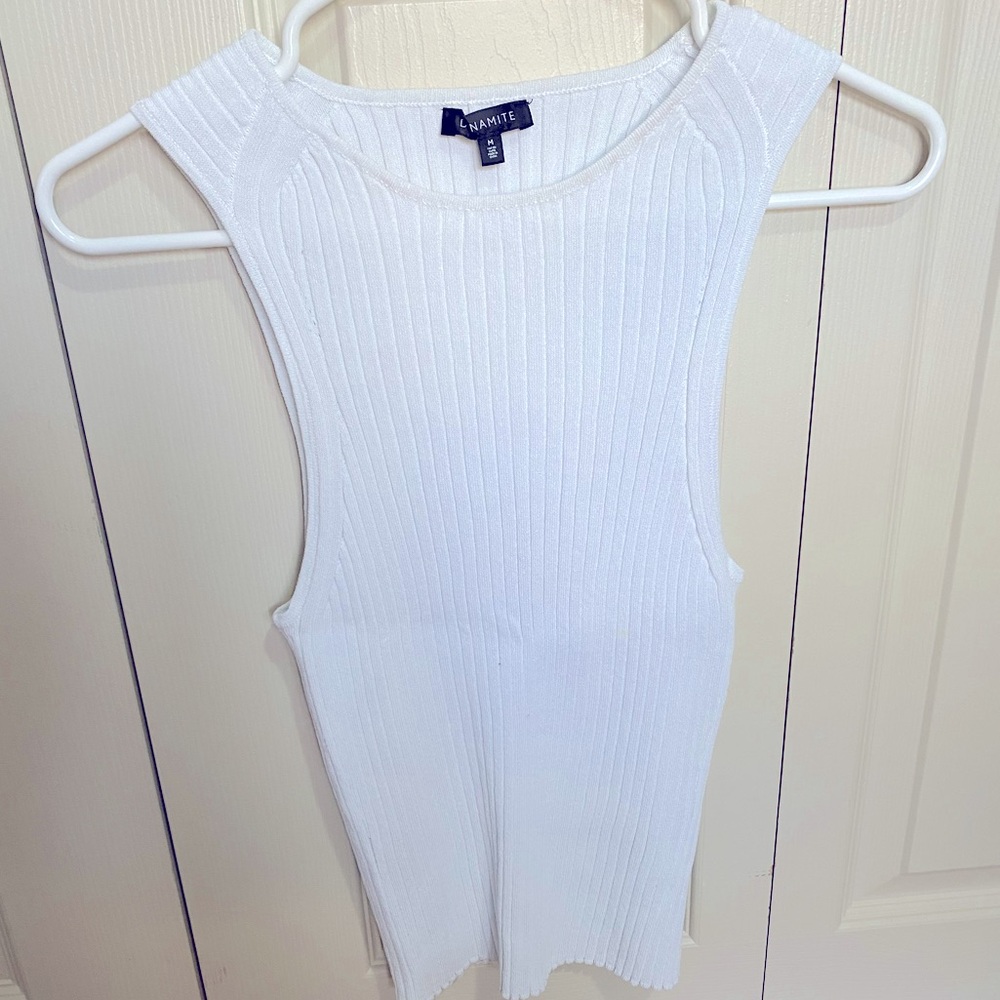 White sleevless top size M